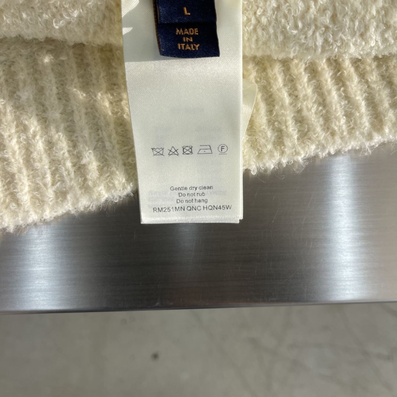 l0vis Vvtt0n sweater